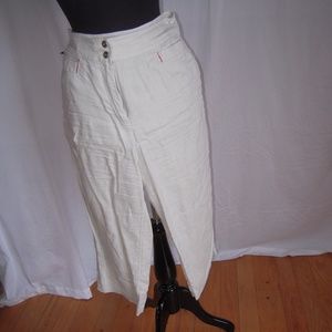 Chico's 100% Linen,  2 pockets, zipper right hip